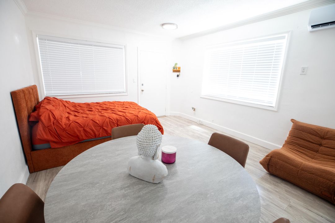 待售: $210,000 (0 贝兹, 1 浴室, 390 平方英尺)