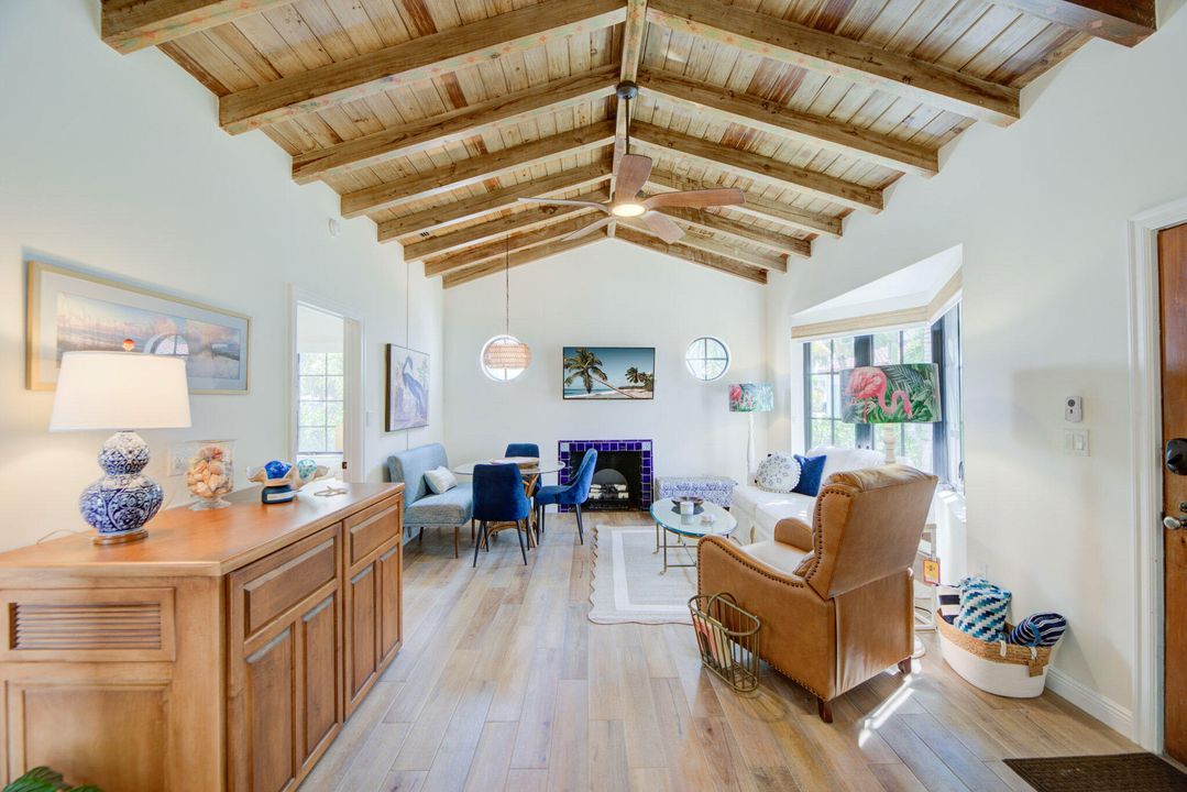 For Rent: $8,000 (2 beds, 2 baths, 1000 Square Feet)