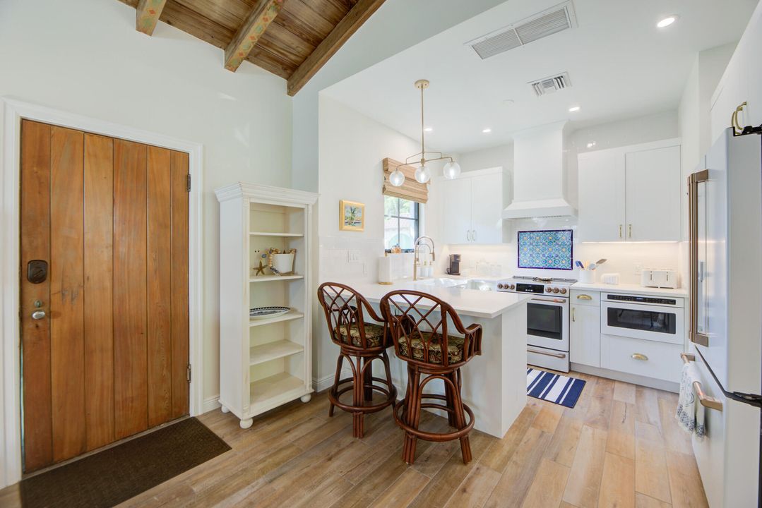 For Rent: $8,000 (2 beds, 2 baths, 1000 Square Feet)