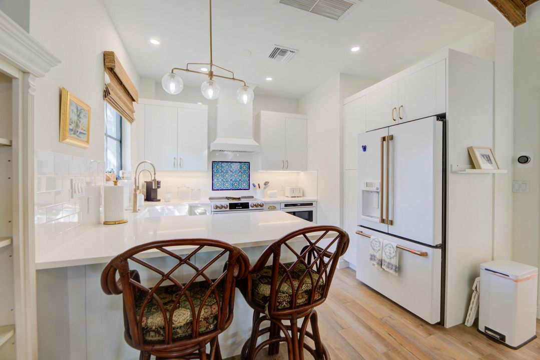 For Rent: $8,000 (2 beds, 2 baths, 1000 Square Feet)