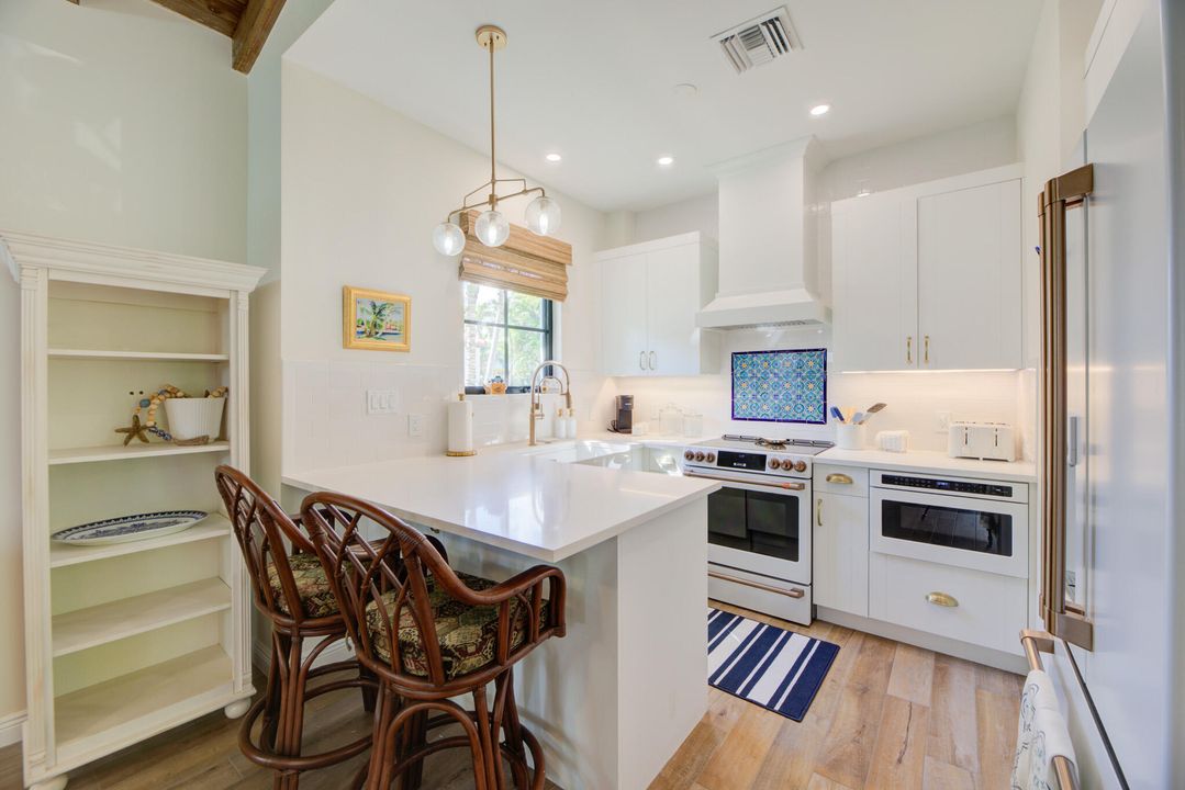 For Rent: $8,000 (2 beds, 2 baths, 1000 Square Feet)