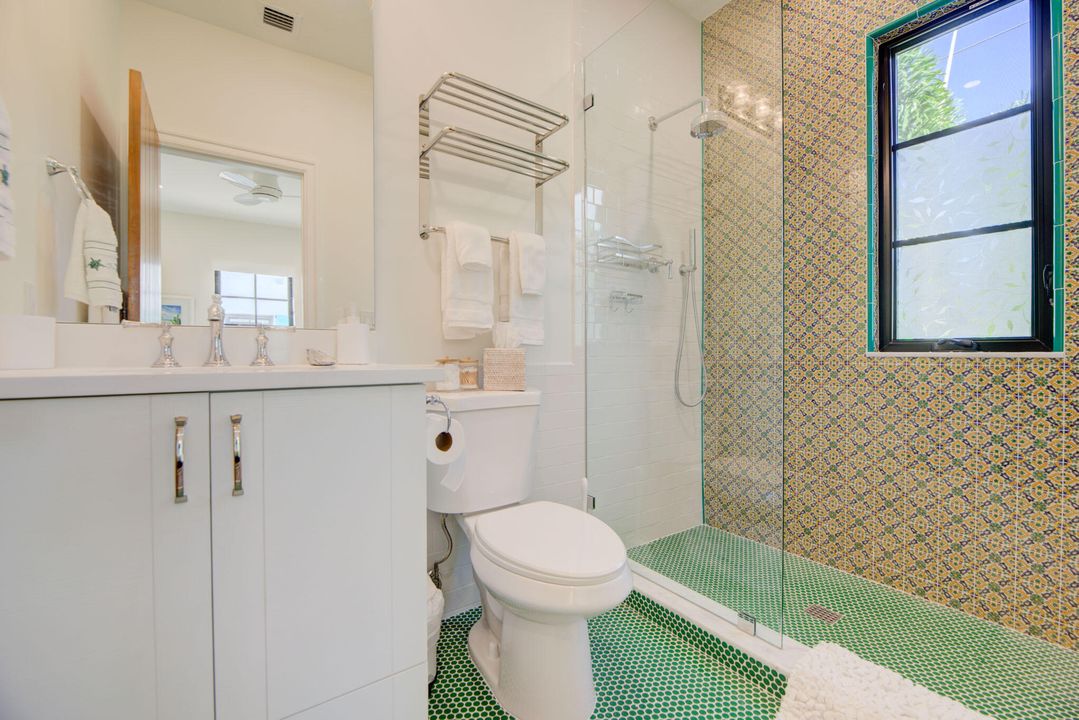 For Rent: $8,000 (2 beds, 2 baths, 1000 Square Feet)