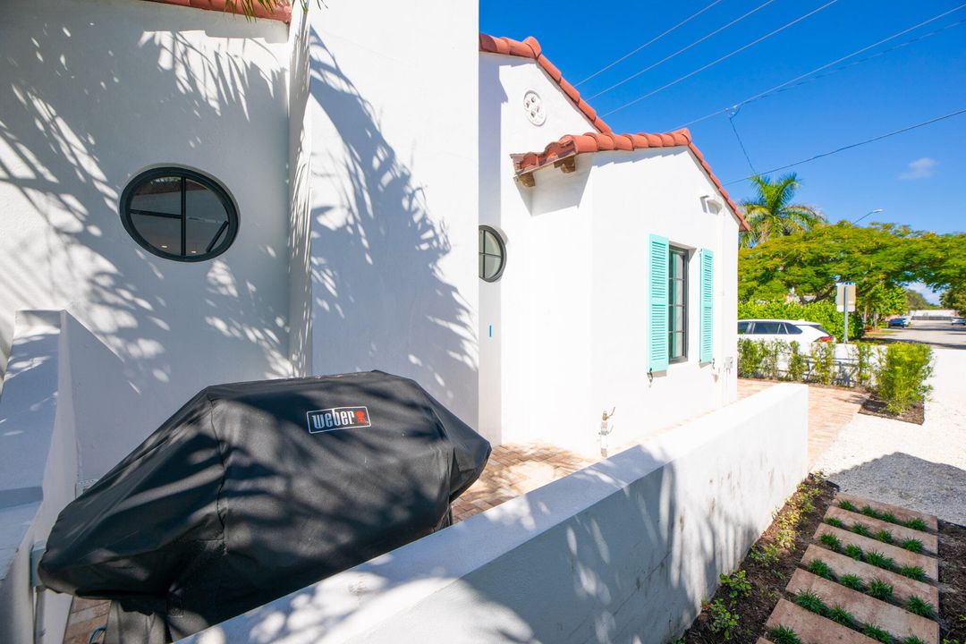 For Rent: $8,000 (2 beds, 2 baths, 1000 Square Feet)