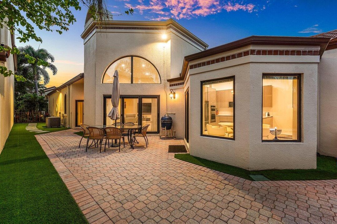 En Venta: $1,300,000 (3 camas, 2 baños, 2303 Pies cuadrados)