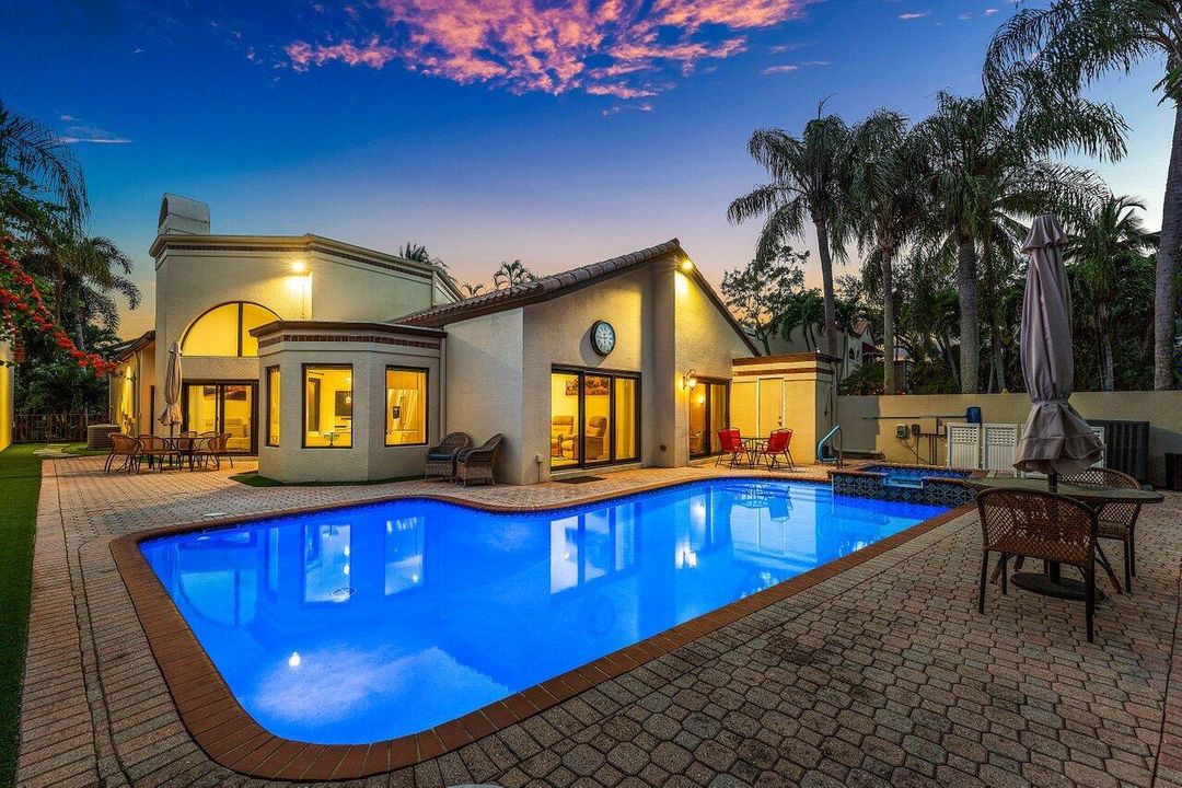 En Venta: $1,300,000 (3 camas, 2 baños, 2303 Pies cuadrados)