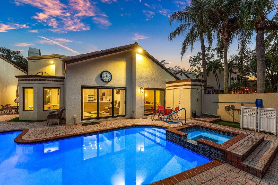 En Venta: $1,300,000 (3 camas, 2 baños, 2303 Pies cuadrados)