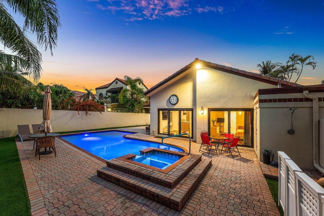 En Venta: $1,300,000 (3 camas, 2 baños, 2303 Pies cuadrados)