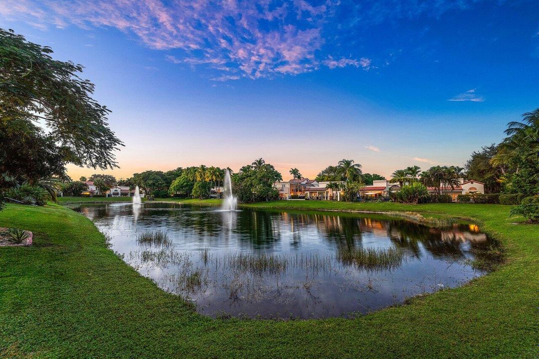 En Venta: $1,300,000 (3 camas, 2 baños, 2303 Pies cuadrados)