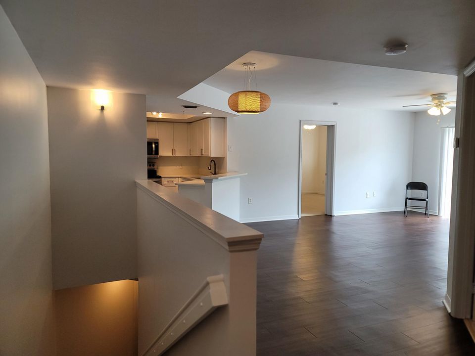 For Rent: $2,400 (2 beds, 2 baths, 1026 Square Feet)