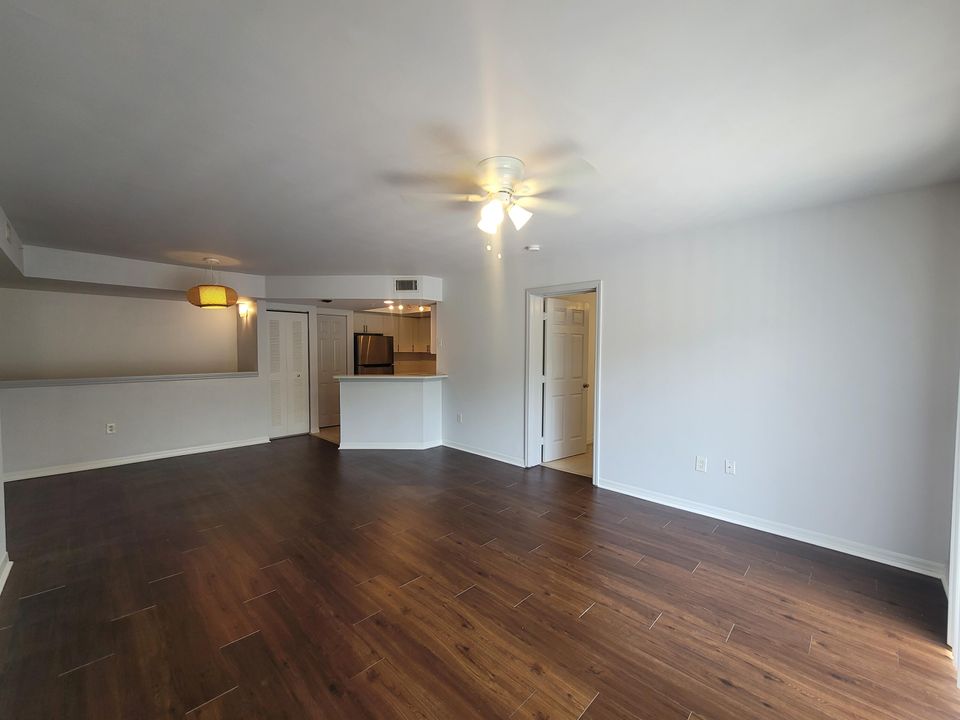 For Rent: $2,400 (2 beds, 2 baths, 1026 Square Feet)