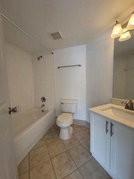 For Rent: $2,400 (2 beds, 2 baths, 1026 Square Feet)