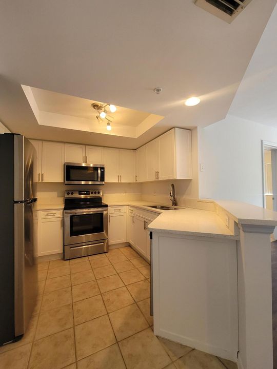 For Rent: $2,400 (2 beds, 2 baths, 1026 Square Feet)