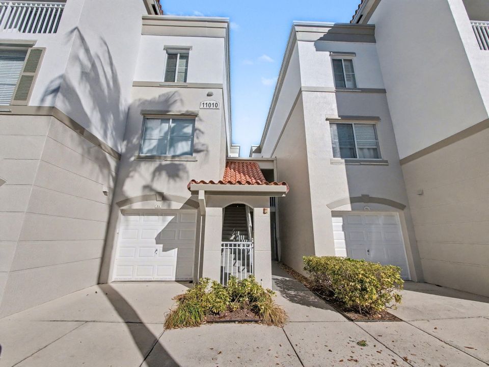 For Sale: $369,000 (2 beds, 2 baths, 1309 Square Feet)