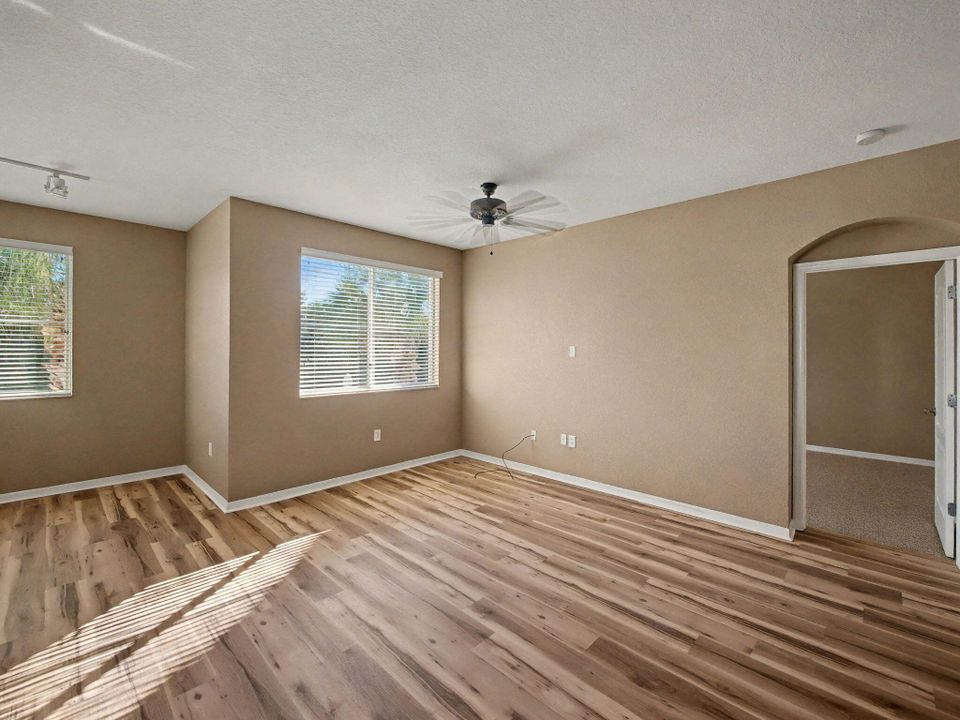 For Sale: $369,000 (2 beds, 2 baths, 1309 Square Feet)