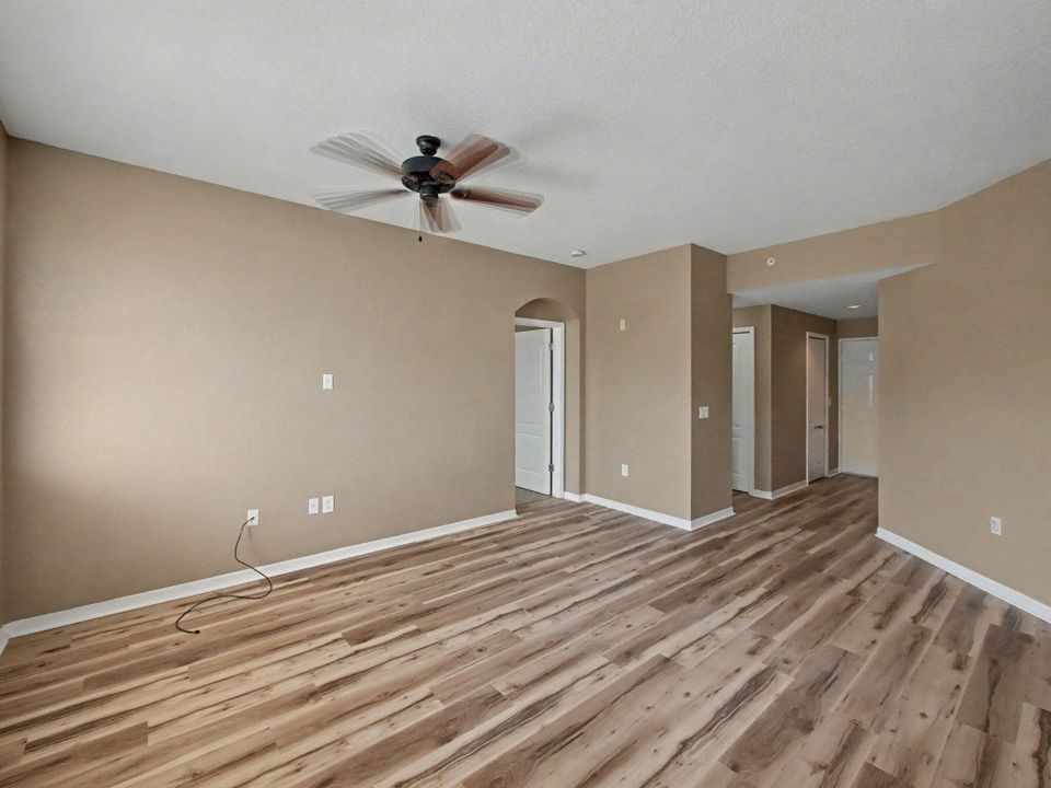 For Sale: $369,000 (2 beds, 2 baths, 1309 Square Feet)