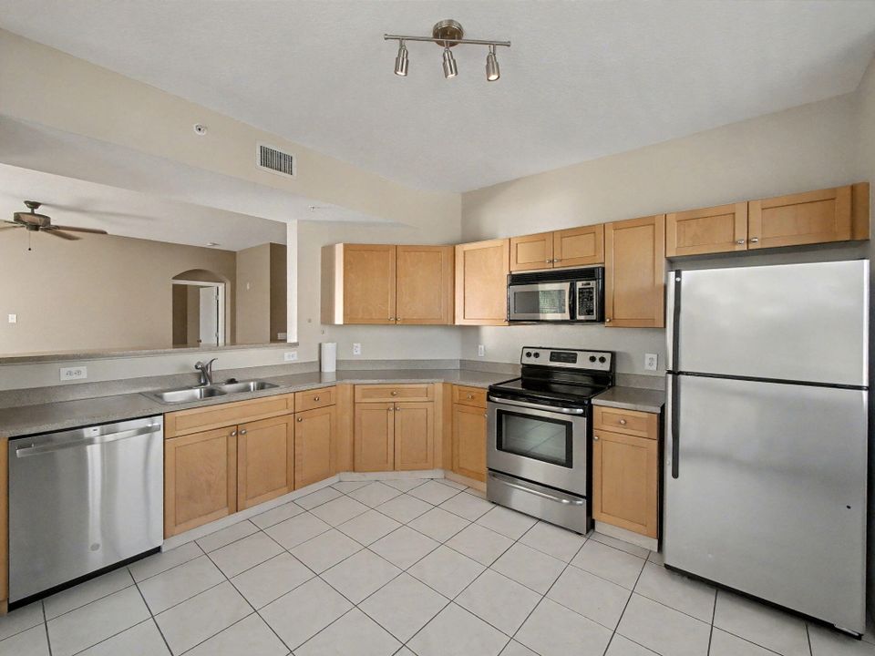 For Sale: $369,000 (2 beds, 2 baths, 1309 Square Feet)