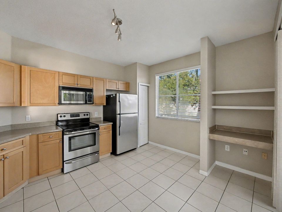 For Sale: $369,000 (2 beds, 2 baths, 1309 Square Feet)