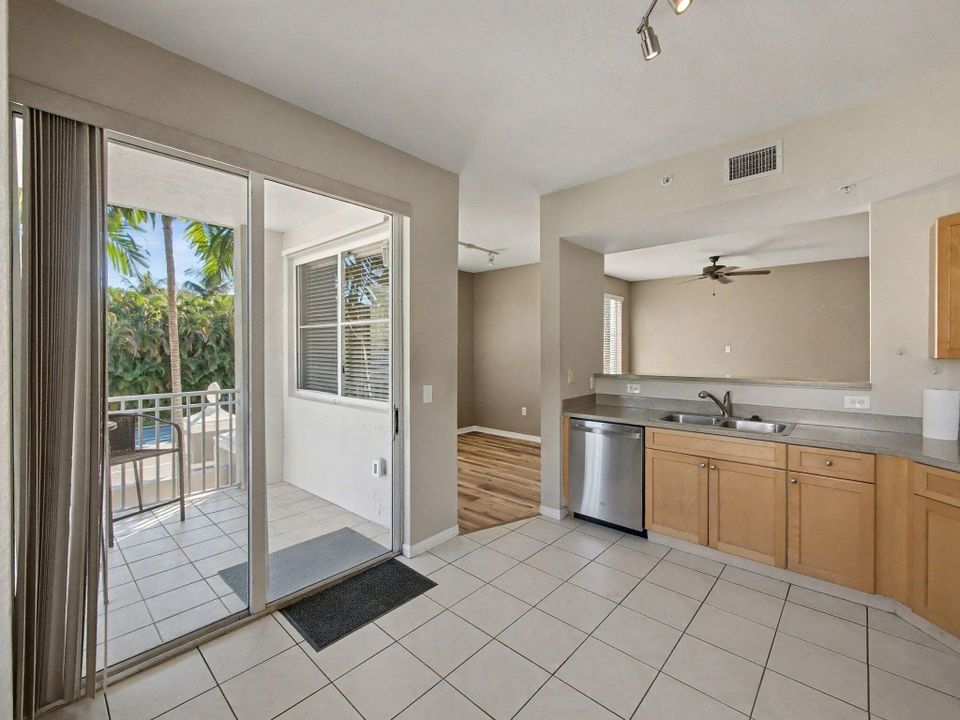 For Sale: $369,000 (2 beds, 2 baths, 1309 Square Feet)