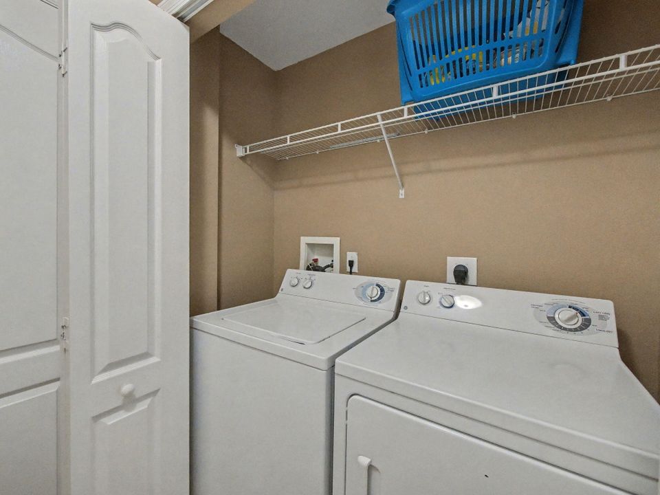 For Sale: $369,000 (2 beds, 2 baths, 1309 Square Feet)