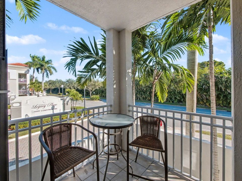 For Sale: $369,000 (2 beds, 2 baths, 1309 Square Feet)