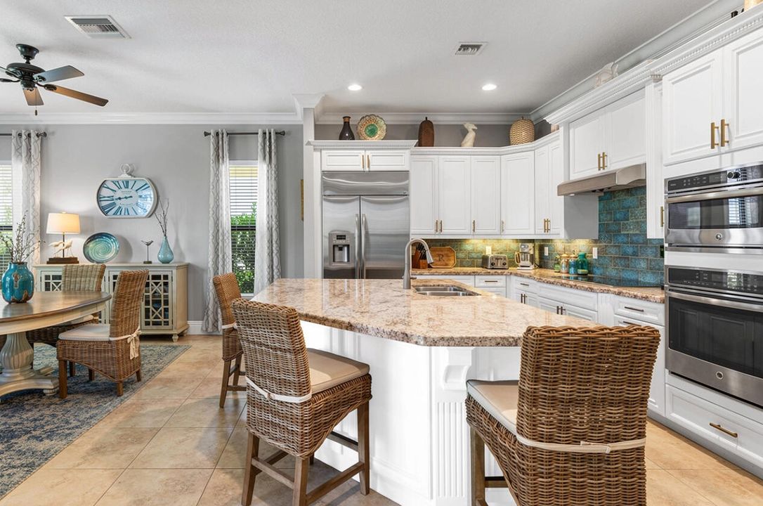 На продажу: $775,000 (3 спален, 3 ванн, 2531 Квадратных фут)