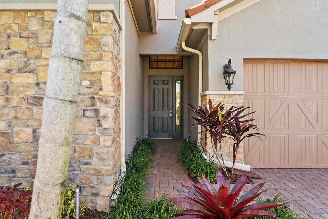 En Venta: $949,000 (2 camas, 2 baños, 2300 Pies cuadrados)