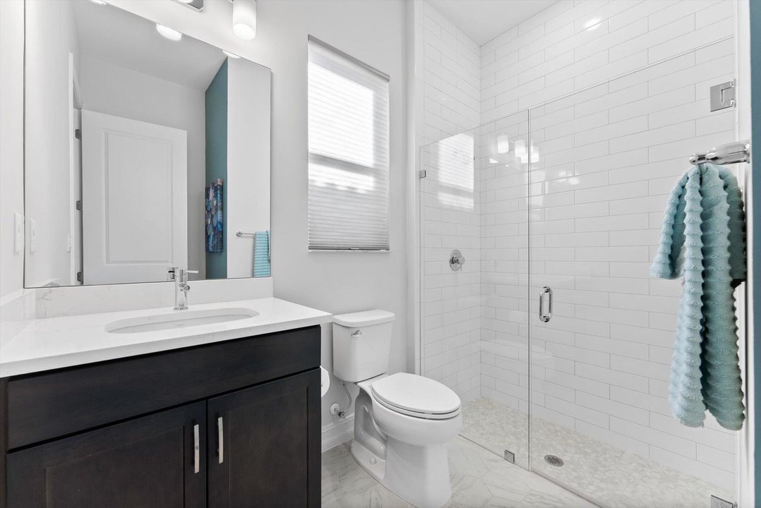 En Venta: $949,000 (2 camas, 2 baños, 2300 Pies cuadrados)