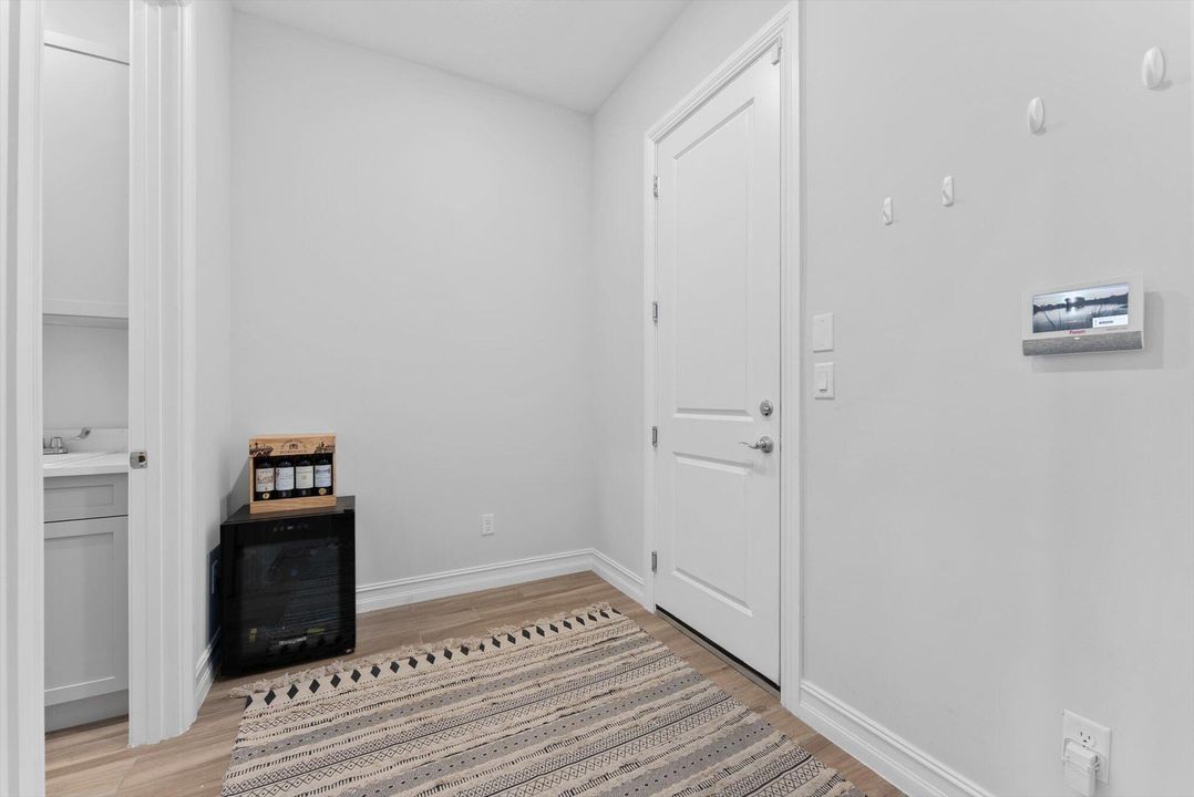 En Venta: $949,000 (2 camas, 2 baños, 2300 Pies cuadrados)