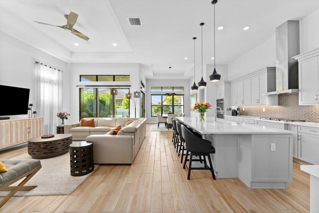 En Venta: $949,000 (2 camas, 2 baños, 2300 Pies cuadrados)