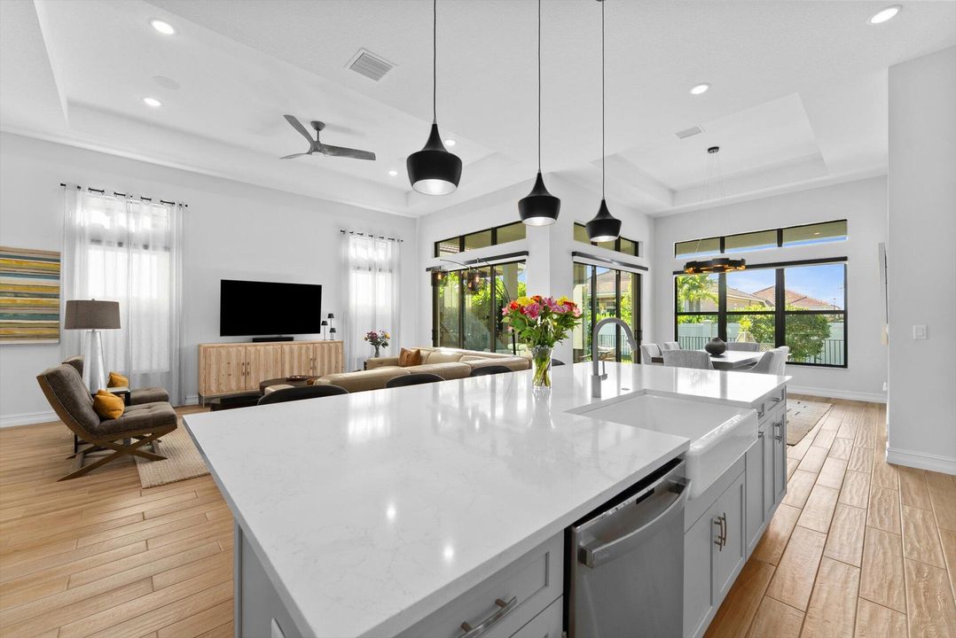 En Venta: $949,000 (2 camas, 2 baños, 2300 Pies cuadrados)