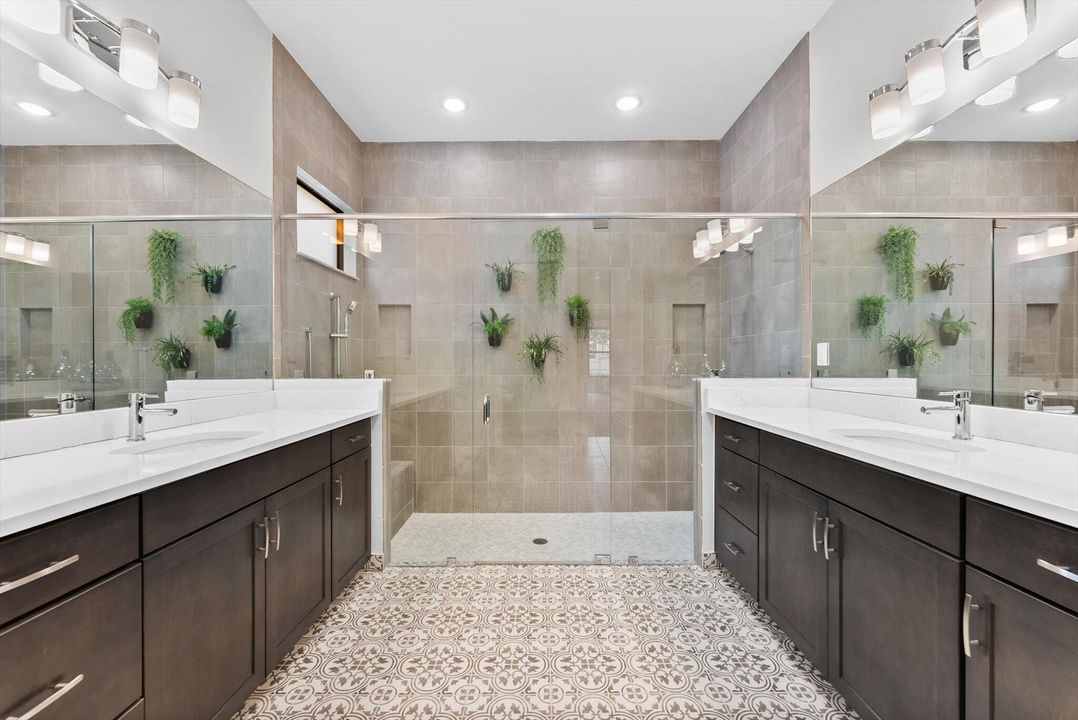 En Venta: $949,000 (2 camas, 2 baños, 2300 Pies cuadrados)