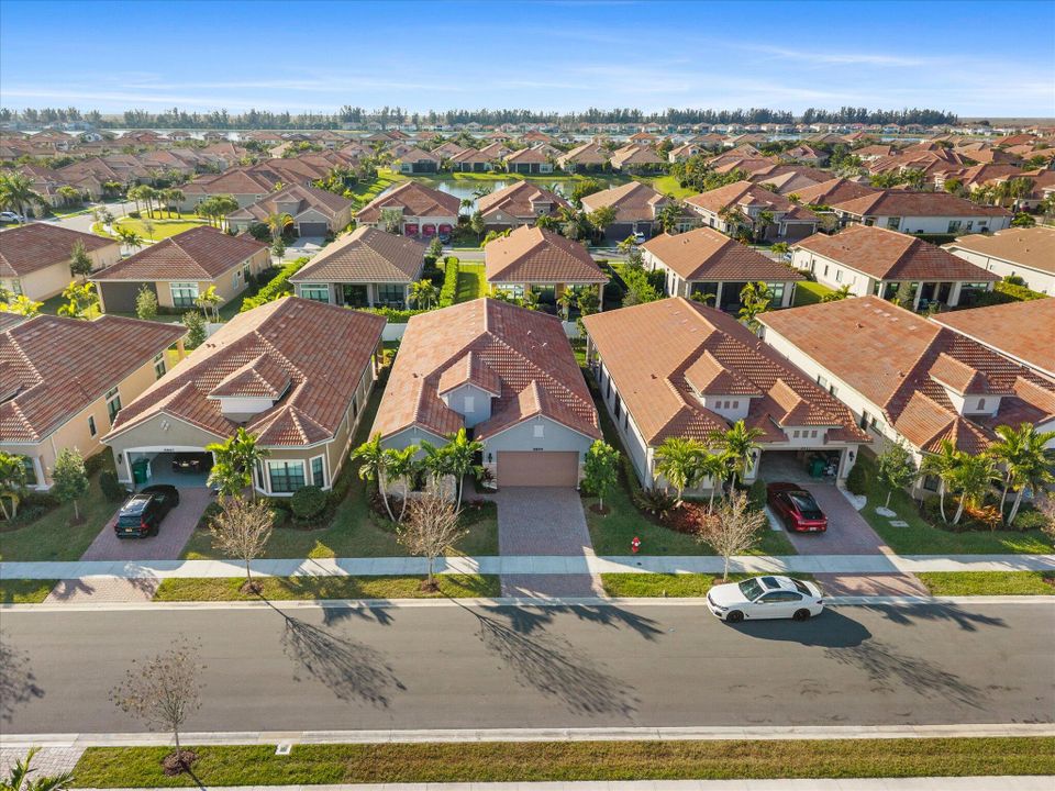 En Venta: $949,000 (2 camas, 2 baños, 2300 Pies cuadrados)