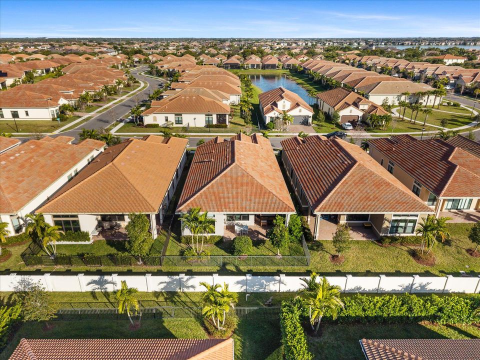 En Venta: $949,000 (2 camas, 2 baños, 2300 Pies cuadrados)