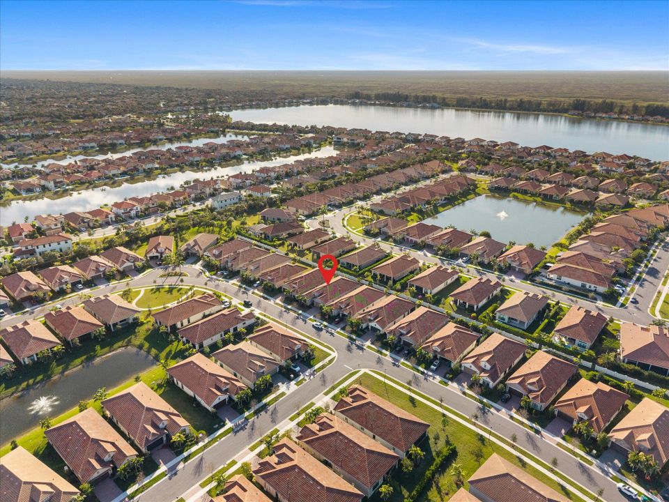 En Venta: $949,000 (2 camas, 2 baños, 2300 Pies cuadrados)