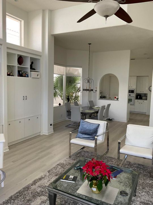 En Venta: $1,350,000 (3 camas, 2 baños, 2841 Pies cuadrados)