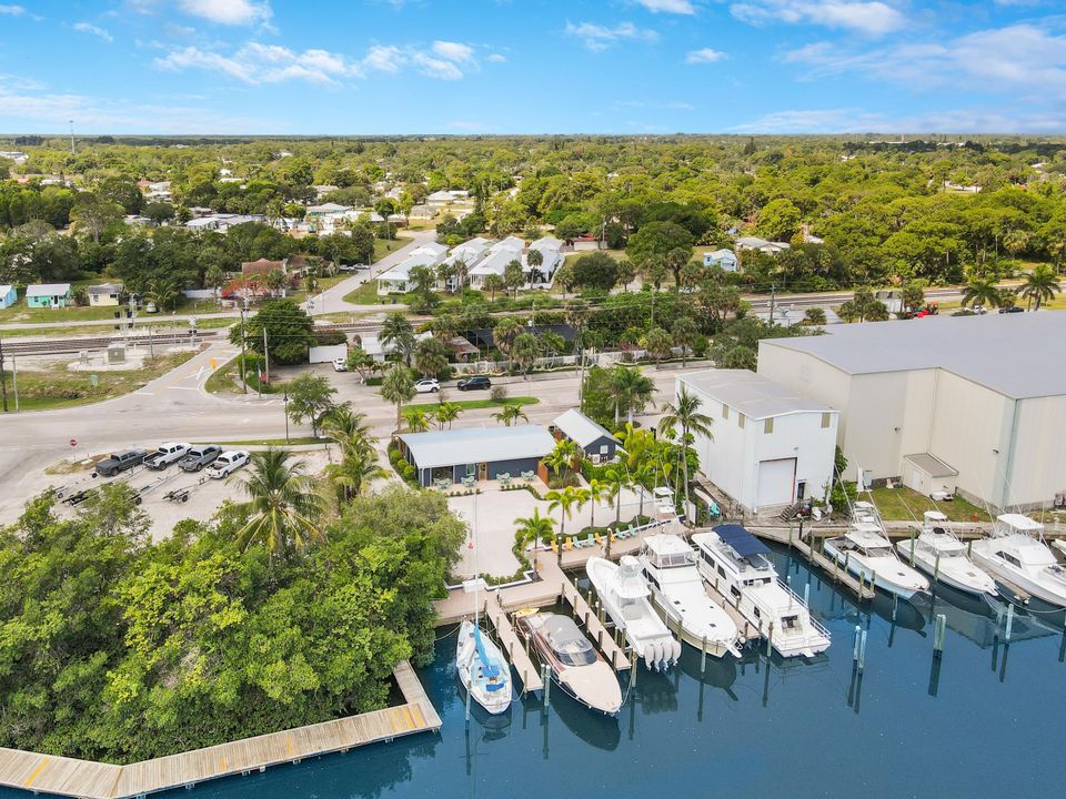 For Sale: $600,000 (3 beds, 3 baths, 1772 Square Feet)