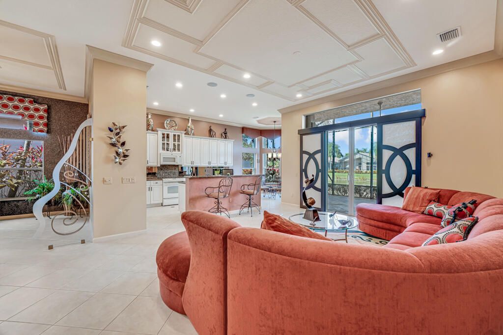 En Venta: $549,000 (4 camas, 2 baños, 2369 Pies cuadrados)