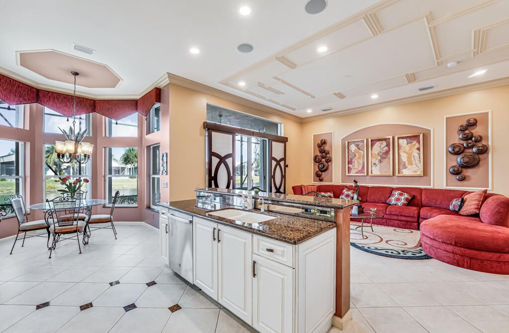 En Venta: $549,000 (4 camas, 2 baños, 2369 Pies cuadrados)