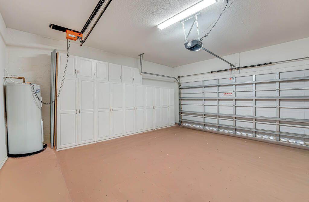 En Venta: $549,000 (4 camas, 2 baños, 2369 Pies cuadrados)