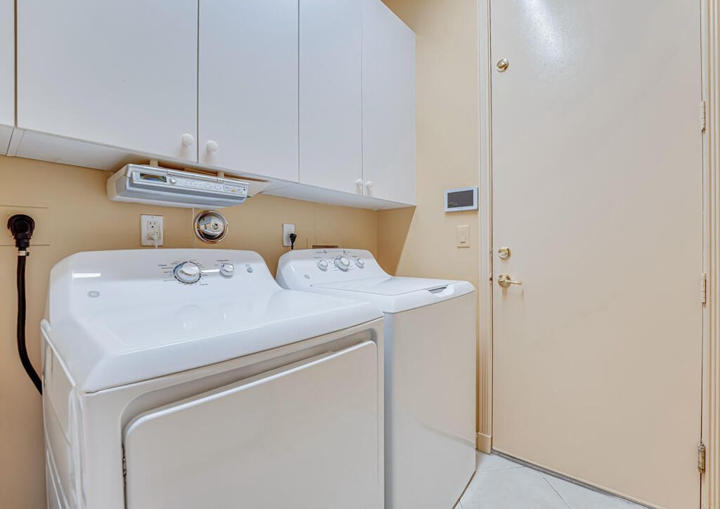 En Venta: $549,000 (4 camas, 2 baños, 2369 Pies cuadrados)