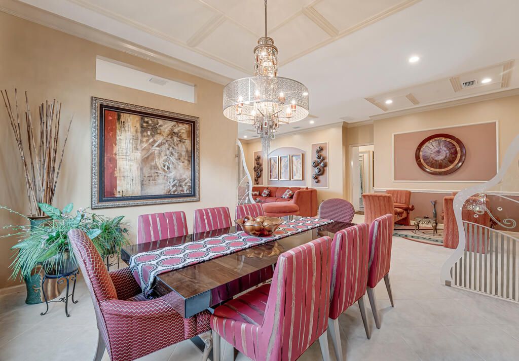 En Venta: $549,000 (4 camas, 2 baños, 2369 Pies cuadrados)