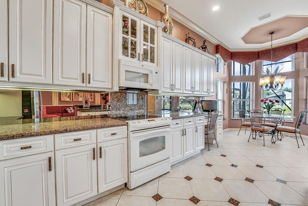 En Venta: $549,000 (4 camas, 2 baños, 2369 Pies cuadrados)