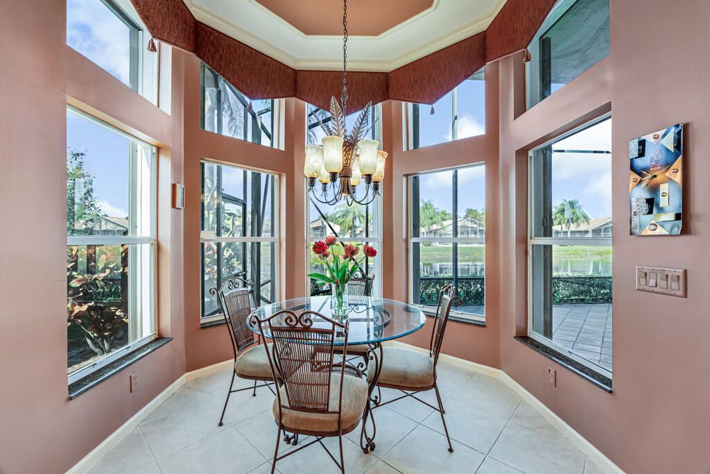 En Venta: $549,000 (4 camas, 2 baños, 2369 Pies cuadrados)