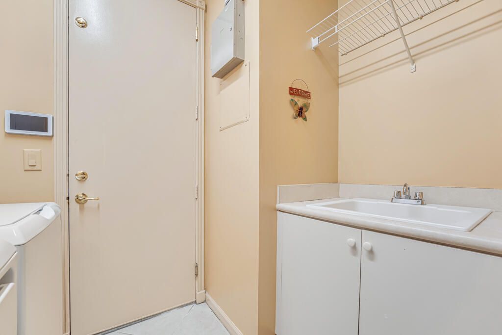 En Venta: $549,000 (4 camas, 2 baños, 2369 Pies cuadrados)