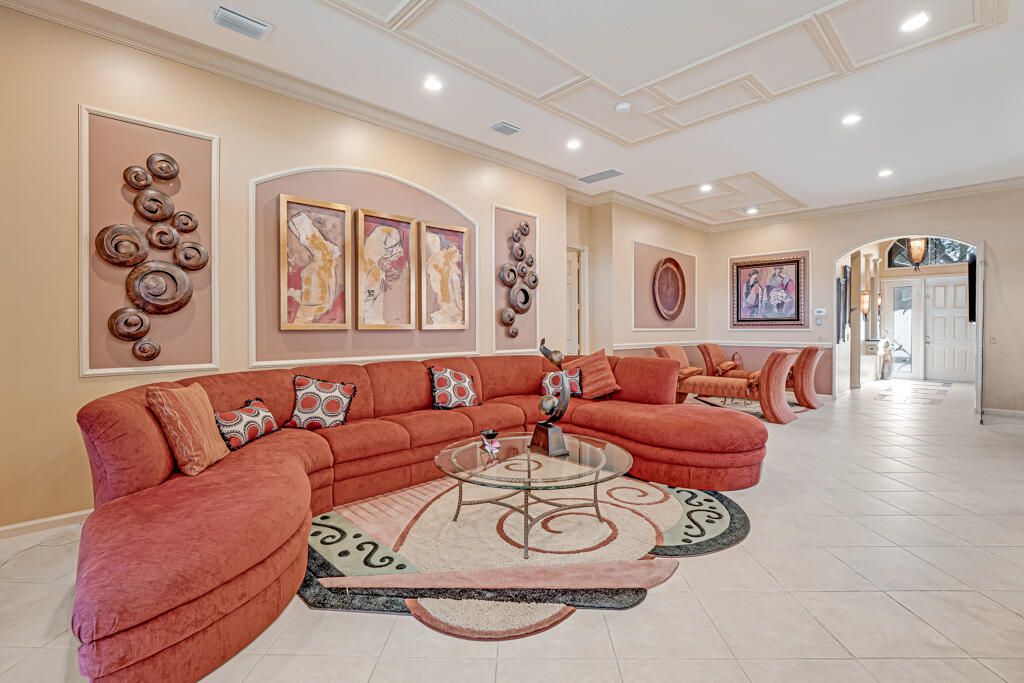 En Venta: $549,000 (4 camas, 2 baños, 2369 Pies cuadrados)