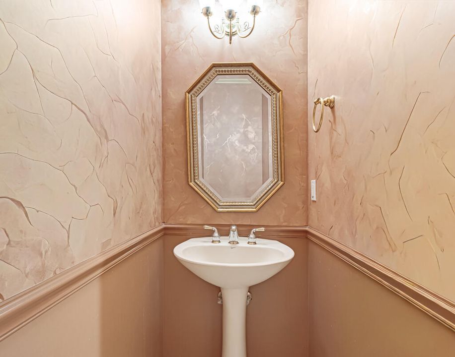 En Venta: $549,000 (4 camas, 2 baños, 2369 Pies cuadrados)