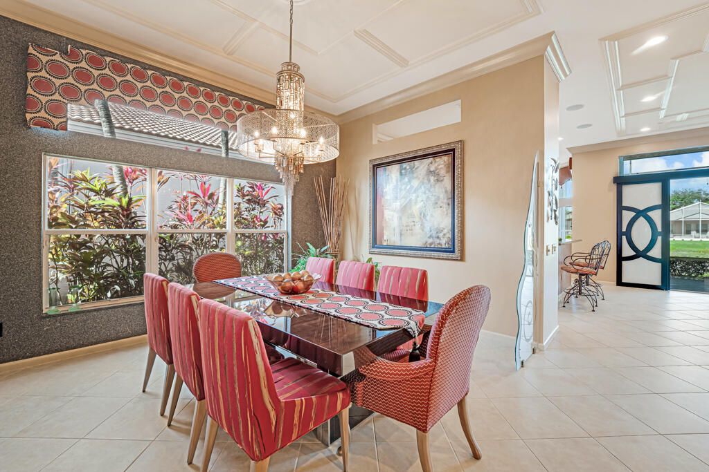 En Venta: $549,000 (4 camas, 2 baños, 2369 Pies cuadrados)