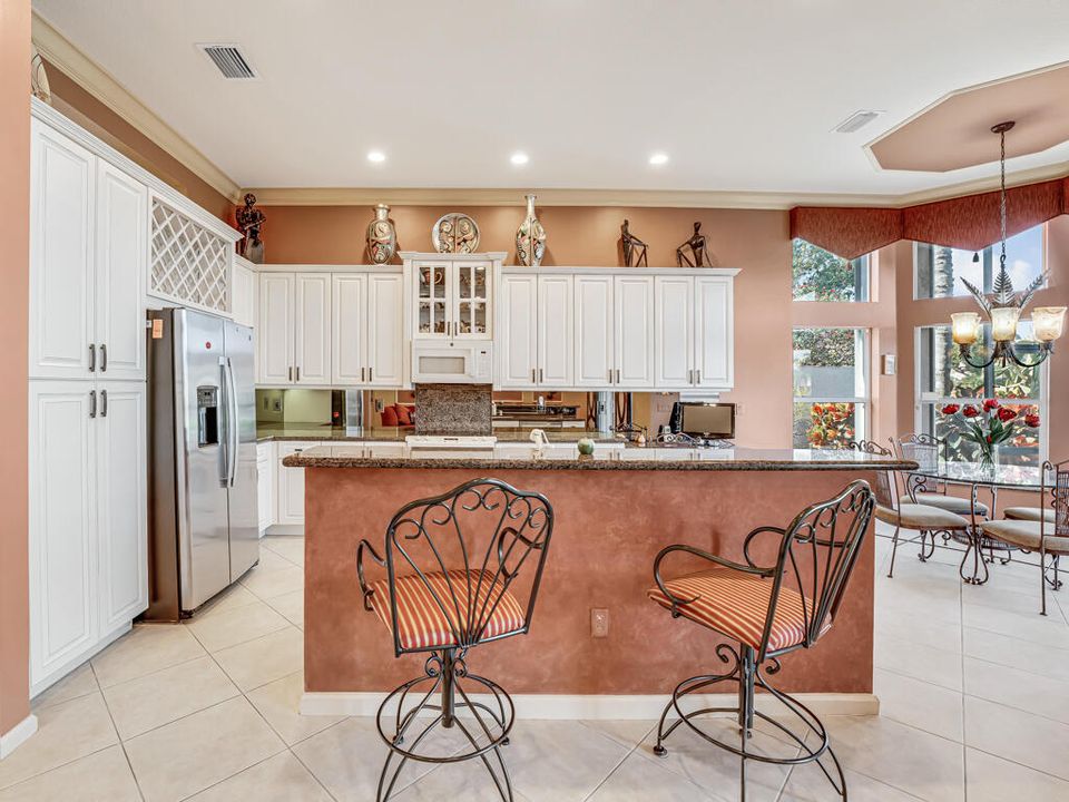 En Venta: $549,000 (4 camas, 2 baños, 2369 Pies cuadrados)