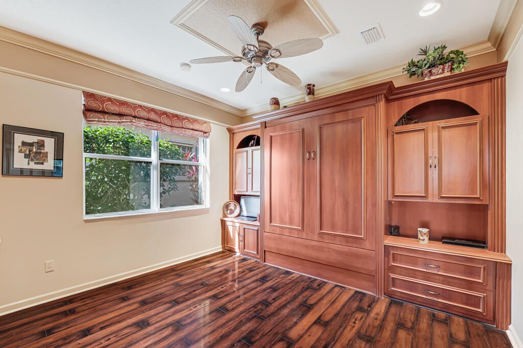 En Venta: $549,000 (4 camas, 2 baños, 2369 Pies cuadrados)