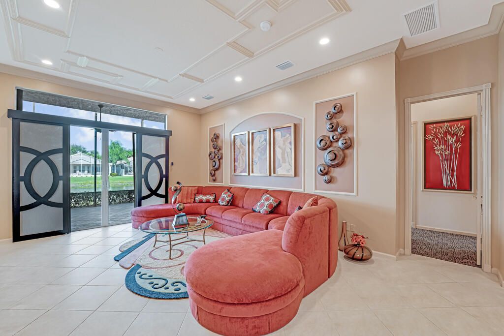 En Venta: $549,000 (4 camas, 2 baños, 2369 Pies cuadrados)